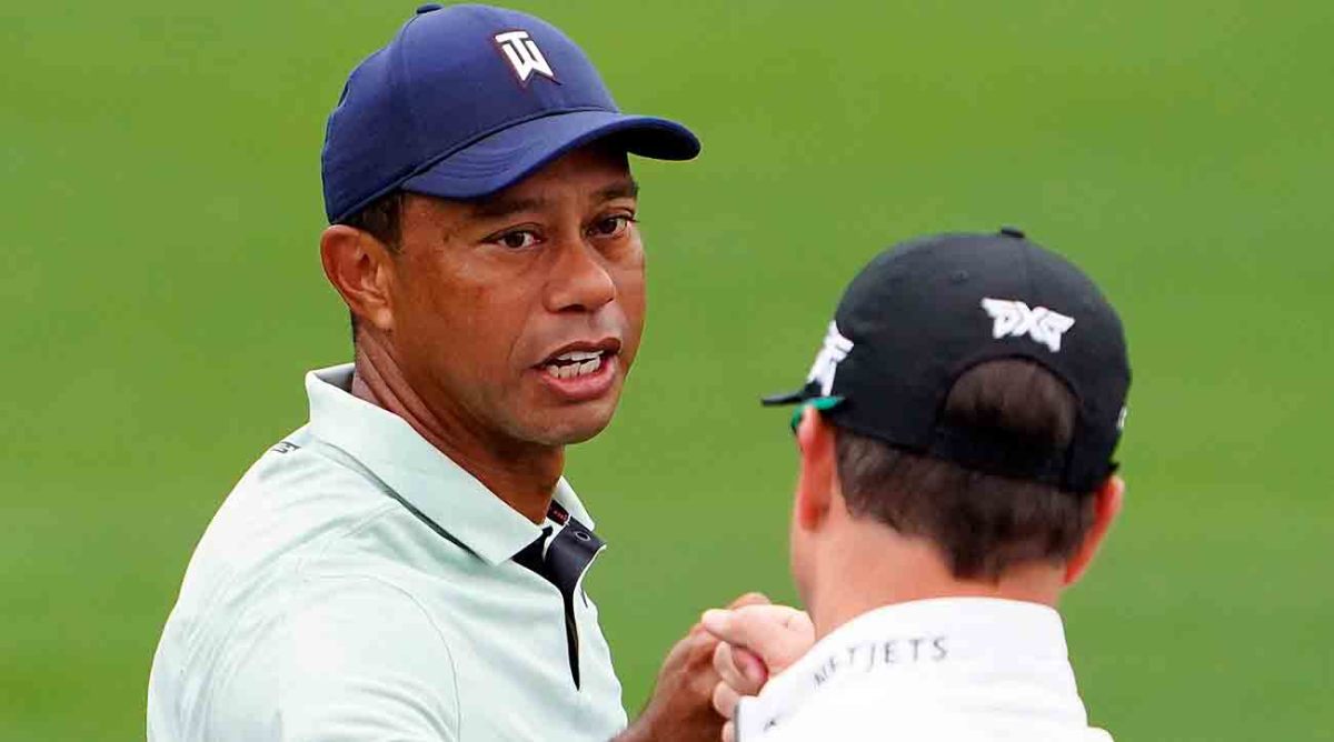 Tiger Woods gives Zach Johnson a fist bump at the 2022 Masters.